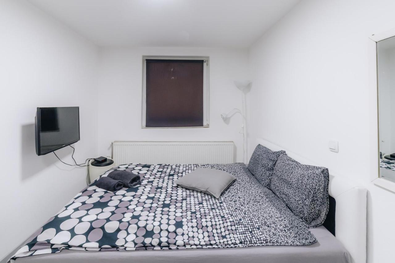 Apartments Luka クラグイェヴァツ エクステリア 写真